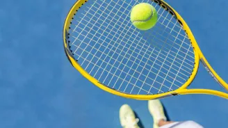 tennins-ball-and-racket
