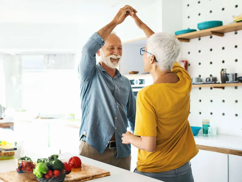 couple-dancing-in-the-kitchen