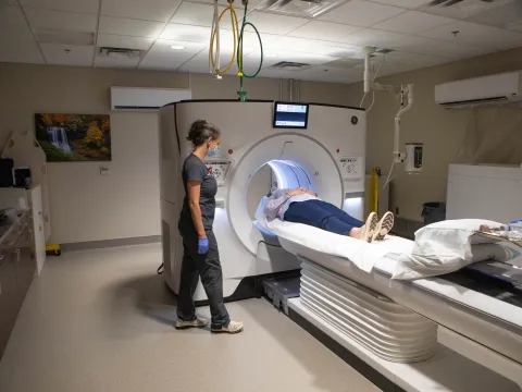 AdventHealth Hendersonville’s New CT Scanner Offers Safer Scans for Patients Revolution Apex Scanner is First in WNC