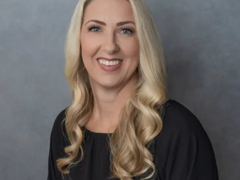Headshot of Kristen Toth